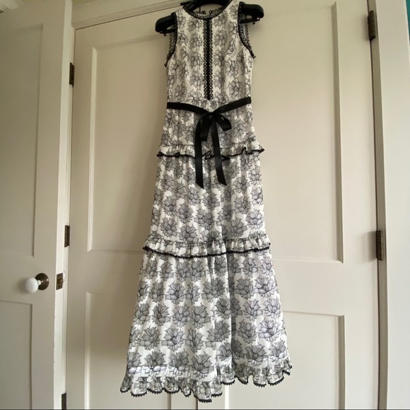 ML Monique Lhuillier white and black lace gown! - Picture 4 of 11